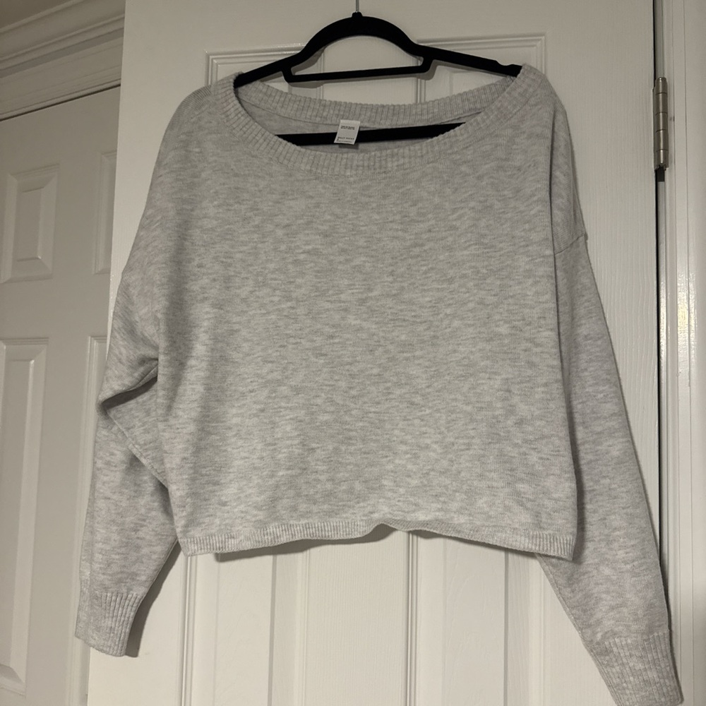 Hollister Women's Light Gray Crew Neck Sweater